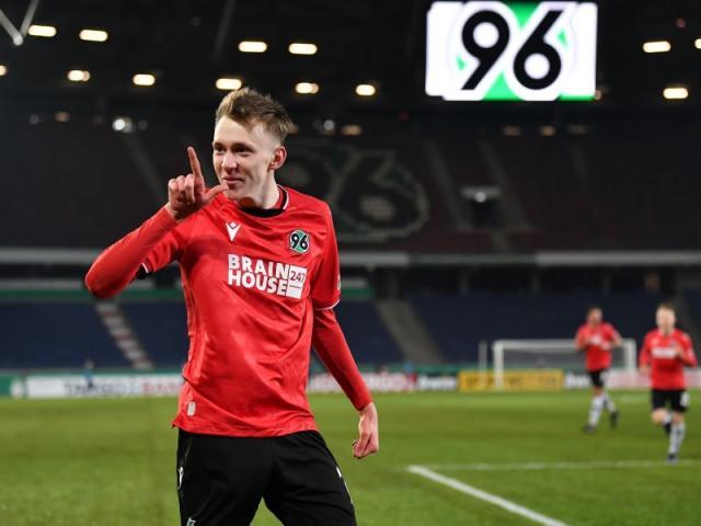 1642665119150033353.jpg 只会吃饭睡觉打拜仁,门兴竟被德乙保级队3球淘汰