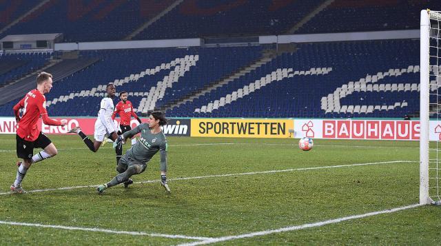 1642665194204074863.jpg 只会吃饭睡觉打拜仁,门兴竟被德乙保级队3球淘汰